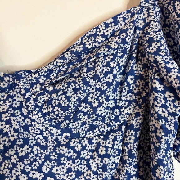 Lulus Blue Floral Sweetheart Neckline Puff Sleeve Romper Size L NWT - Picture 7 of 14
